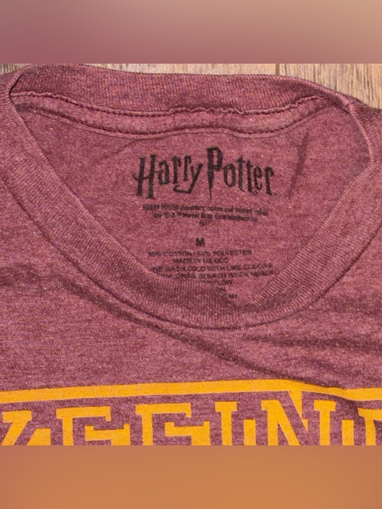 Red Harry Potter unisex Gryffindor T-shirt red and gold size medium - Picture 4 of 6
